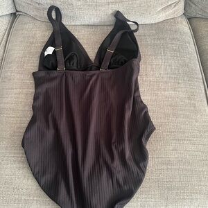 Black swimsuit, Large